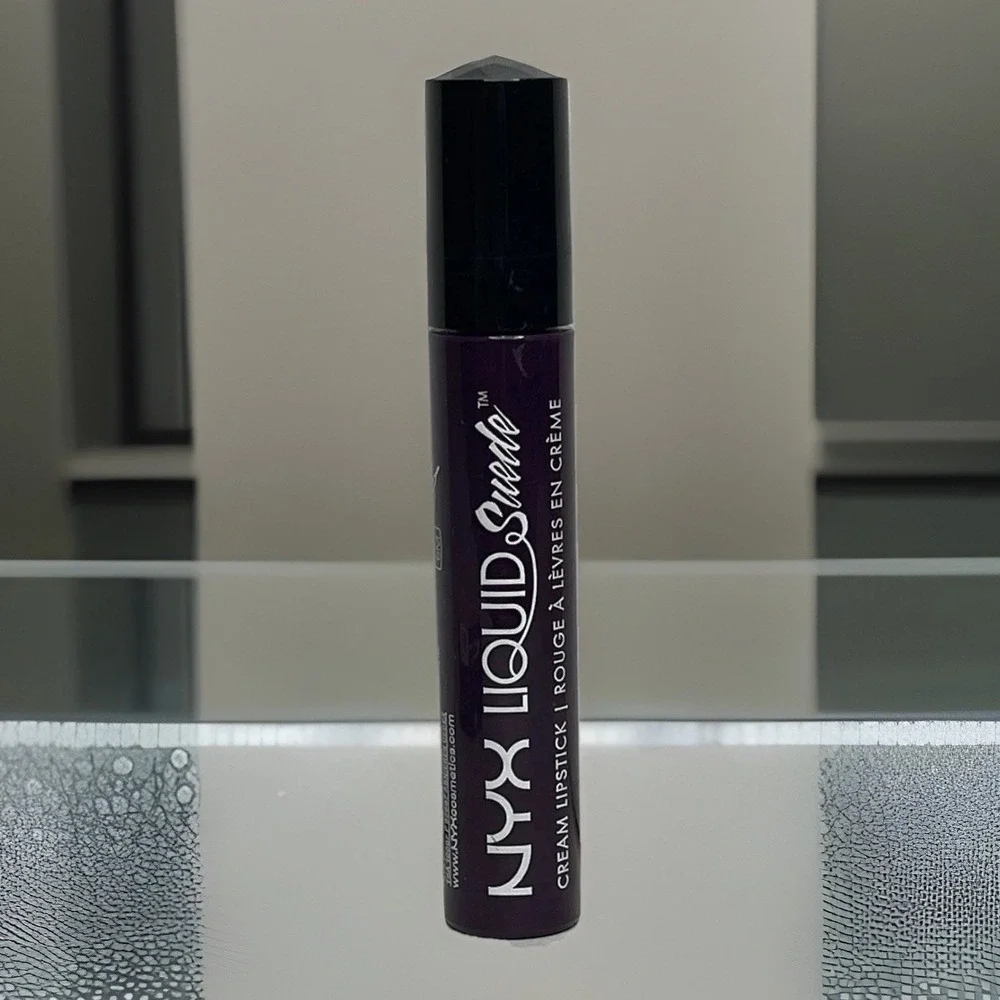 NYX Liquid Suede Cream Subversive Socialite Lipstick SCL19 Eggplant Matte New